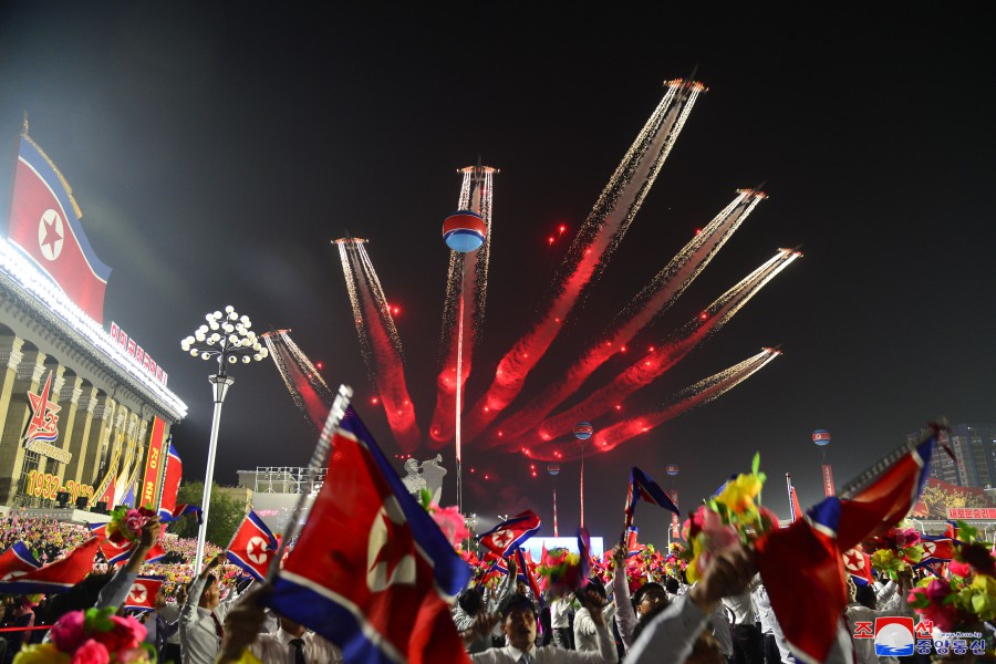 35-조선인민군창건 90돐경축 열병식